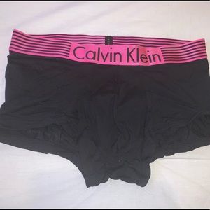 Calvin Klein Bold collection trunks size M
